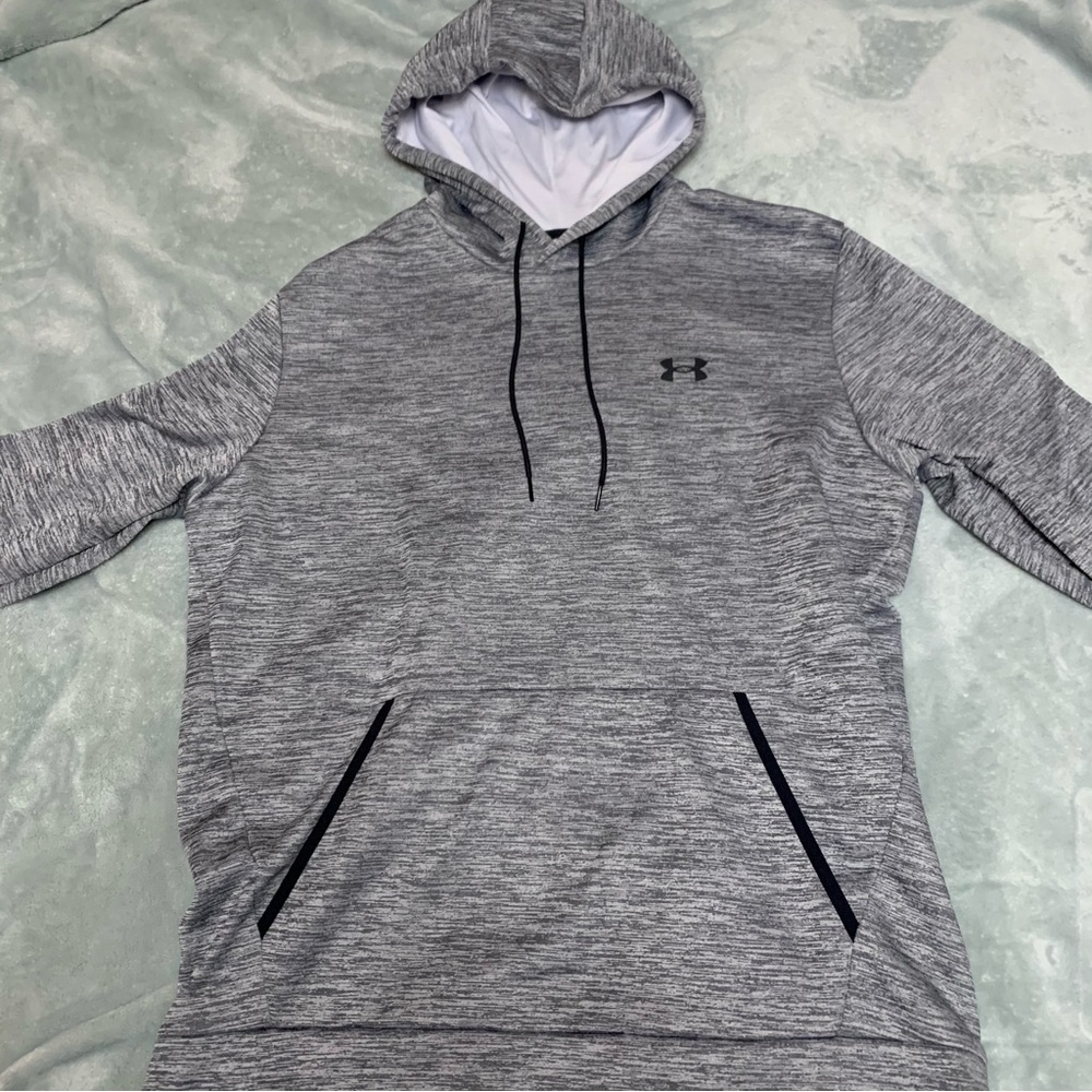 BNWOT size large men’s Under Armour sweater